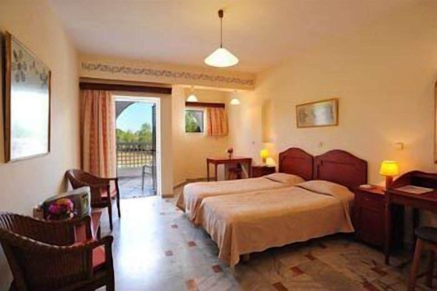 Ilaria Hotel Kalamákion Екстериор снимка