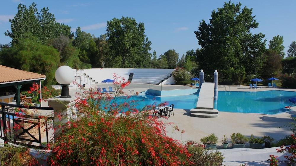 Ilaria Hotel Kalamákion Екстериор снимка