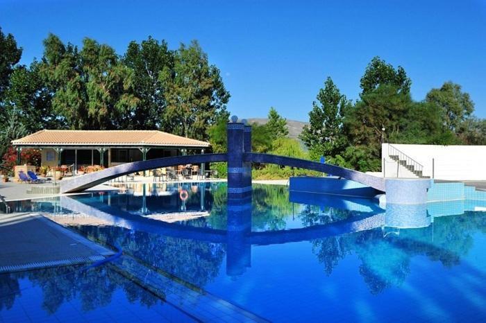Ilaria Hotel Kalamákion Екстериор снимка