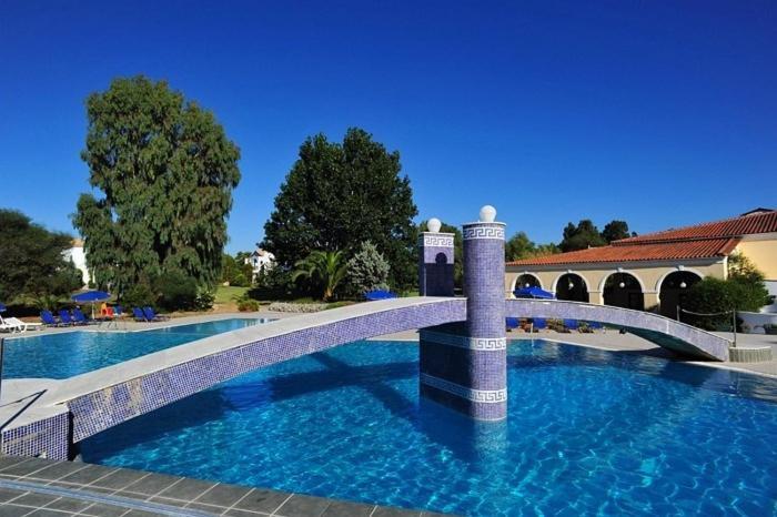 Ilaria Hotel Kalamákion Екстериор снимка
