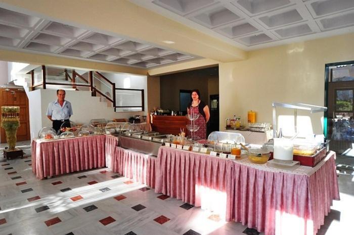 Ilaria Hotel Kalamákion Екстериор снимка