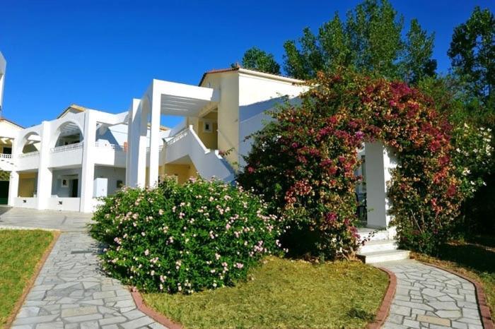 Ilaria Hotel Kalamákion Екстериор снимка
