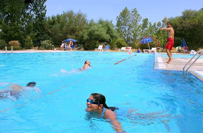 Ilaria Hotel Kalamákion Екстериор снимка